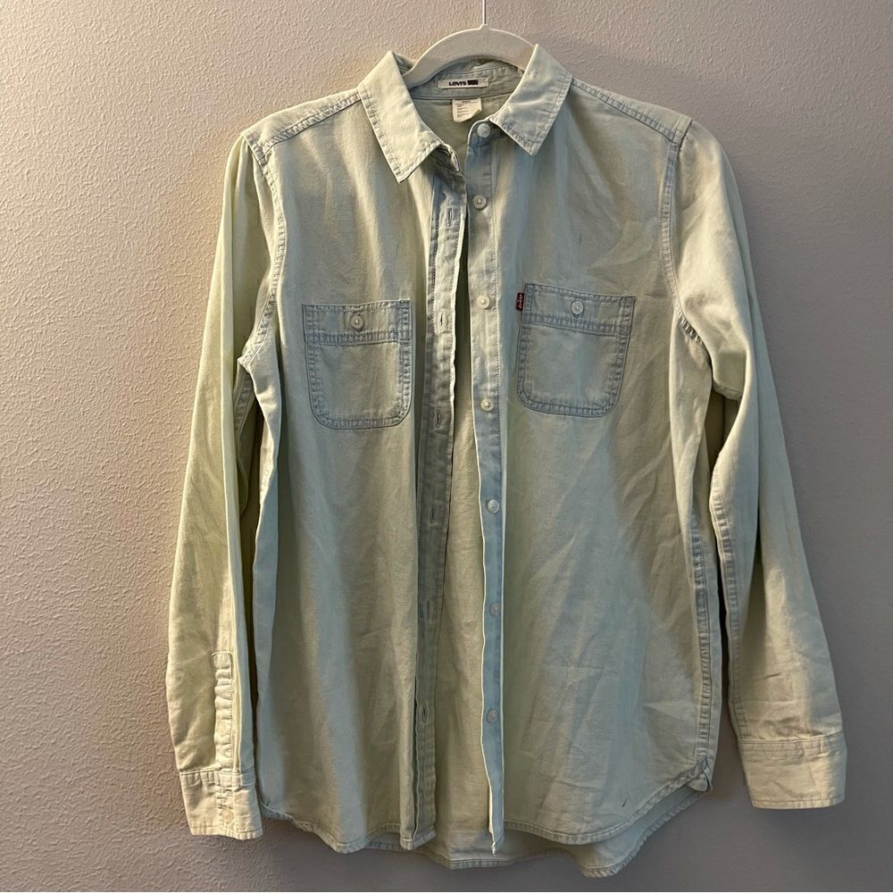 Women’s Levi’s jean shirt size S